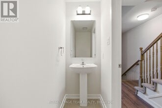 3284 Greenbank Rd in Ottawa, ON - Building Photo - Building Photo