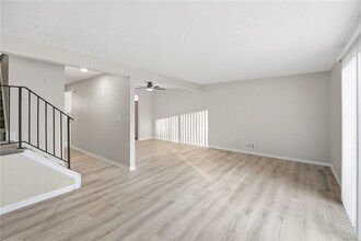 17 Willowick Dr in Fairport, NY - Building Photo - Building Photo