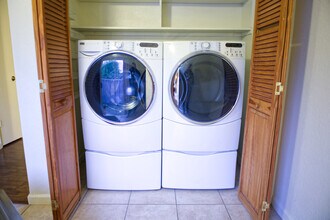 8272 Center Pky, Unit 111 in Sacramento, CA - Building Photo - Building Photo