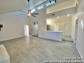 2934 Oak Leigh St in San Antonio, TX - Building Photo - Building Photo