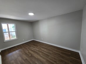 233 E Cambridge Ave in Greenwood, SC - Building Photo - Building Photo