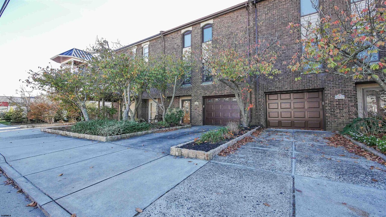 22 N Washington Ave in Margate City, NJ - Building Photo