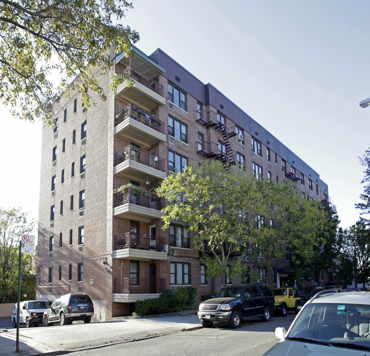 The Bentley Arms Apartments in Bronx, NY - Foto de edificio