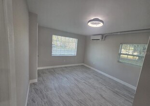 712 S Clyde Ave in Kissimmee, FL - Building Photo - Building Photo