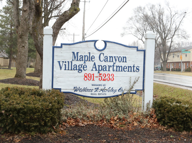 Maple Canyon Village Apartments in Columbus, OH - Foto de edificio - Building Photo