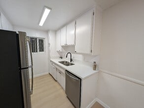 11007 Hartsook St in Los Angeles, CA - Foto de edificio - Building Photo