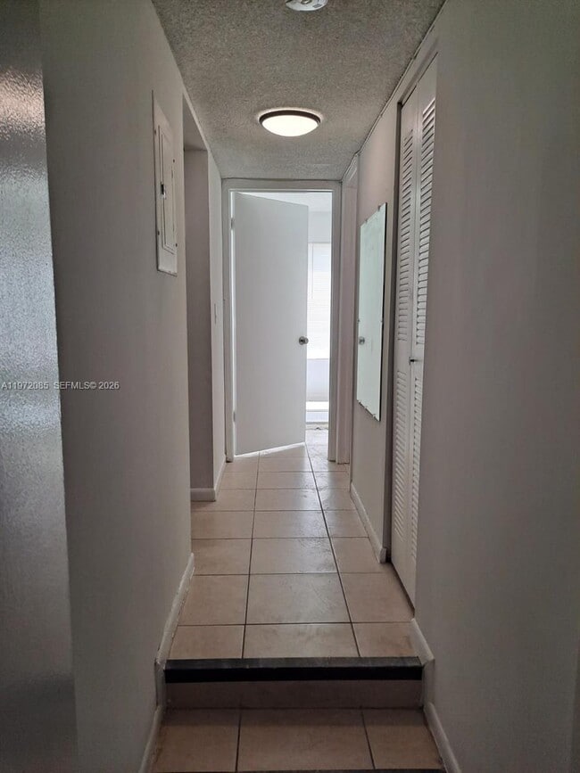 2544 Riverside Dr in Coral Springs, FL - Building Photo - Building Photo