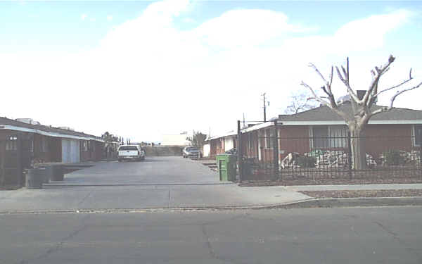 45113-45117 Spearman Ave in Lancaster, CA - Building Photo