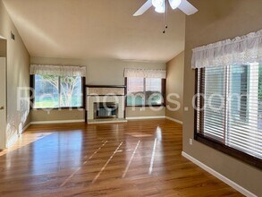 1160 Via Camellia in San Marcos, CA - Foto de edificio - Building Photo