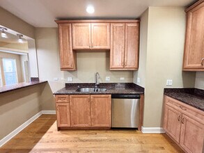 7410 N Damen Ave in Chicago, IL - Building Photo - Building Photo