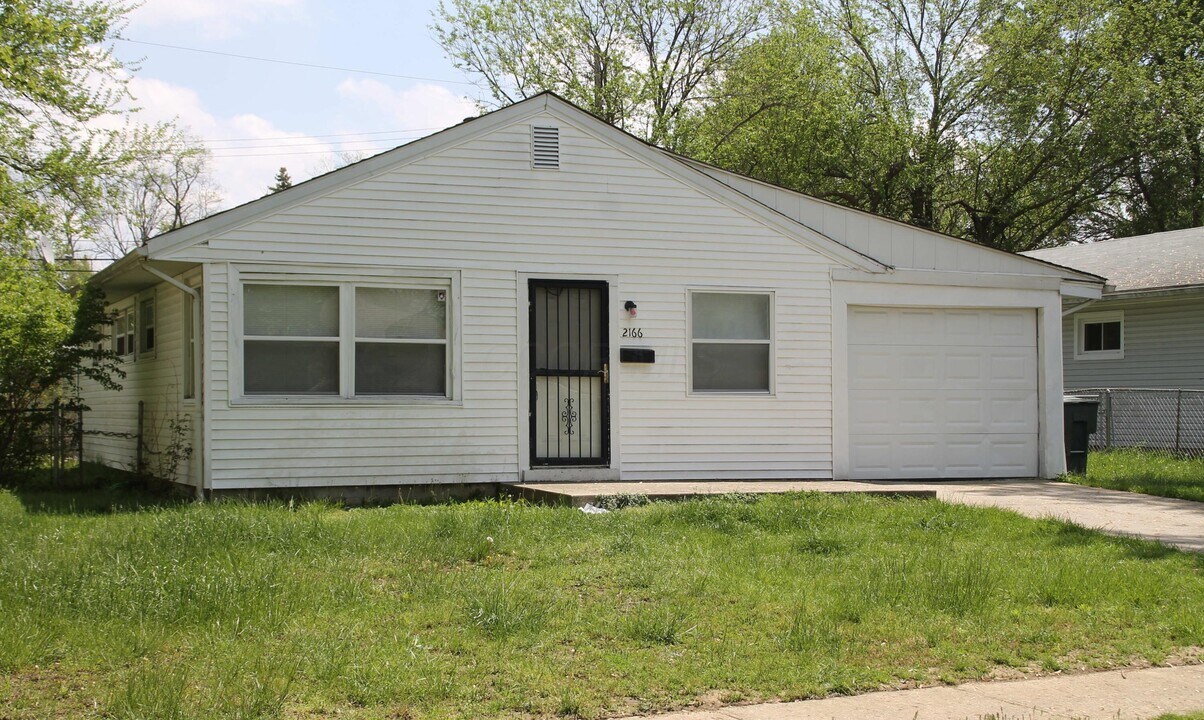 2166 Century Dr in Columbus, OH - Building Photo