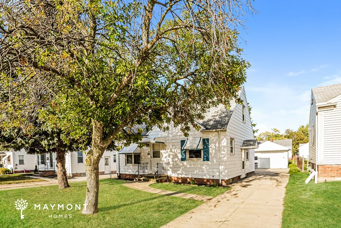 905 E 210th St in Euclid, OH - Building Photo