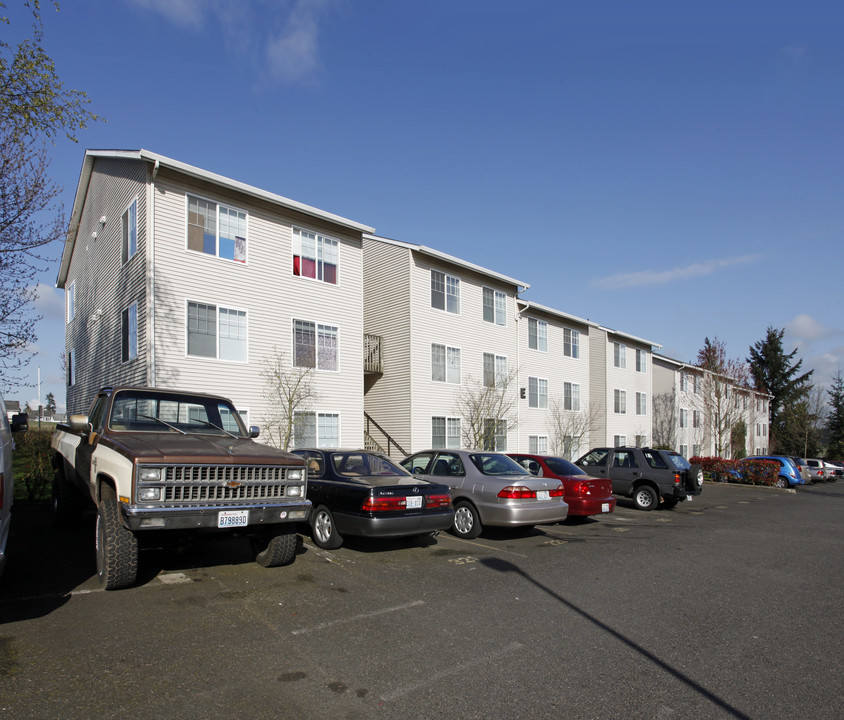 Sir James Apartments in Vancouver, WA - Building Photo