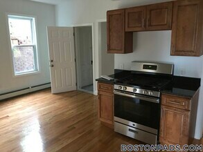 58 Medford St in Somerville, MA - Building Photo - Building Photo