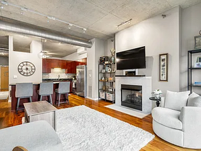 700 N Larrabee St, Unit 1504 in Chicago, IL - Building Photo - Building Photo