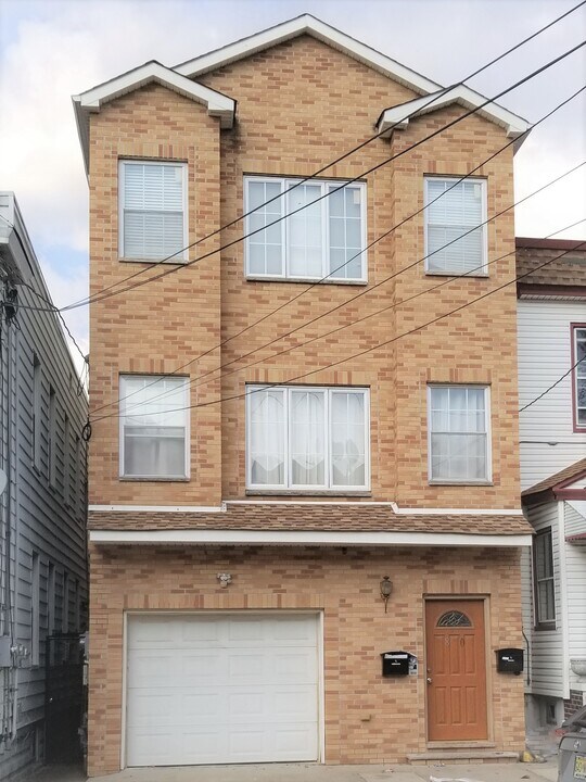 80 Roosevelt Ave, Unit 2 in Jersey City, NJ - Building Photo