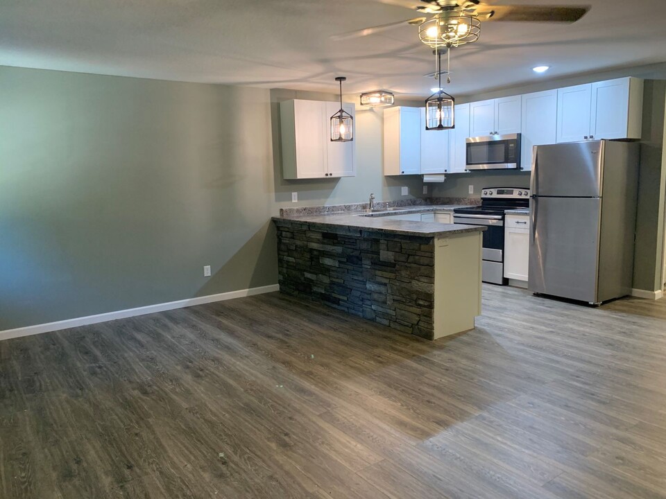 22975 Hardy Ln in St. Robert, MO - Building Photo