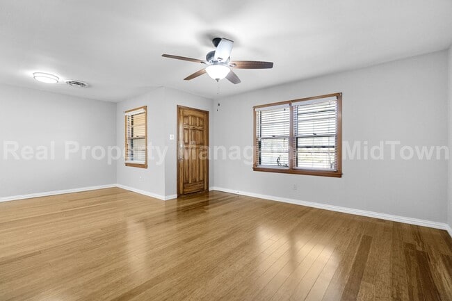 1500 Sherman St in Arlington, TX - Building Photo - Building Photo