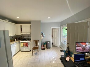 72 Allston St, Unit 2 in Cambridge, MA - Building Photo - Building Photo