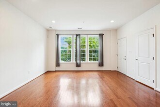 5460 Stream Bank Ln in Greenbelt, MD - Building Photo - Building Photo