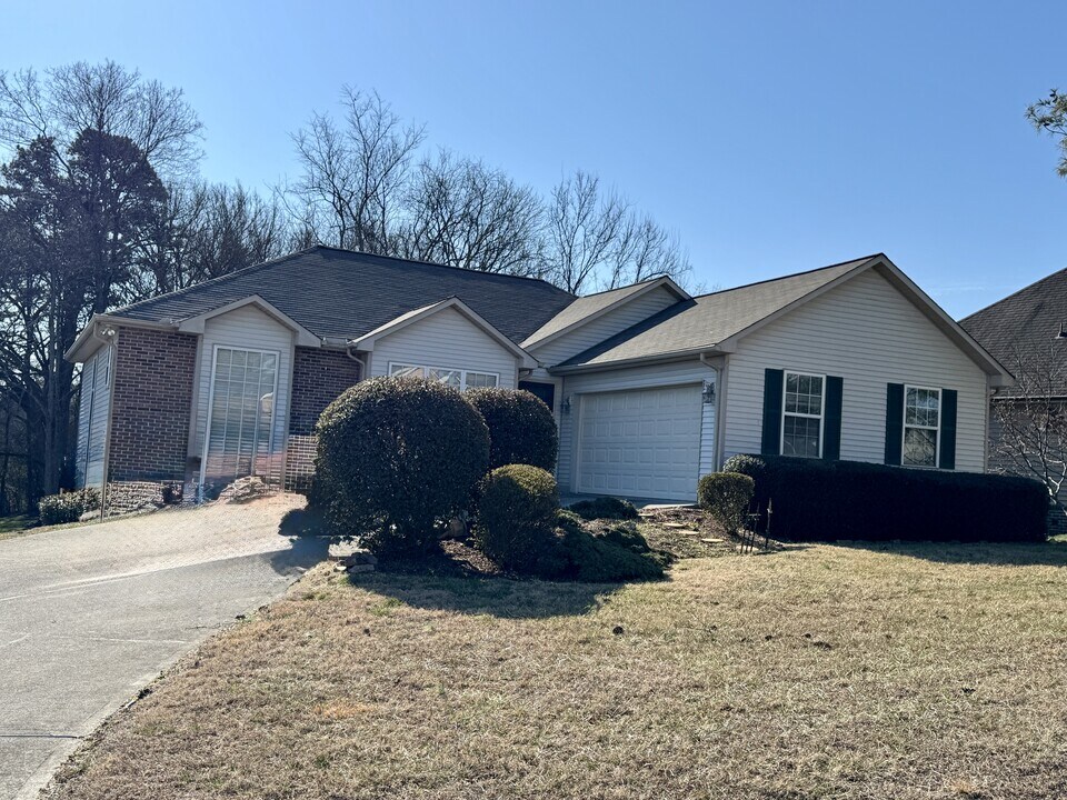 174 Depew Dr in Loudon, TN - Building Photo