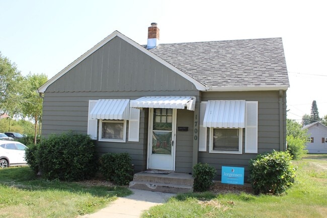 property at 1700 S 8th Ave