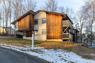 7 F Country Squire Dr in Cromwell, CT - Building Photo - Building Photo