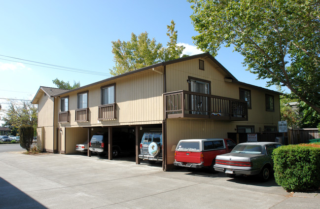 6431 Montecito Blvd in Santa Rosa, CA - Building Photo - Building Photo