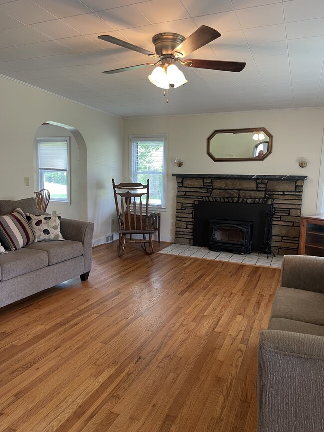 1269 Beaverdam Rd in Canton, NC - Building Photo - Building Photo