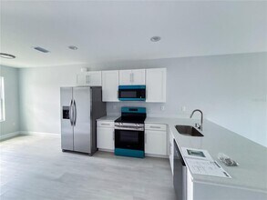 17107 Belmont Ave in Port Charlotte, FL - Building Photo - Building Photo