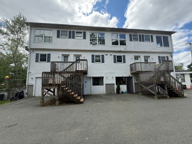 26 Brock St, Unit A in Stoughton, MA - Foto de edificio - Building Photo