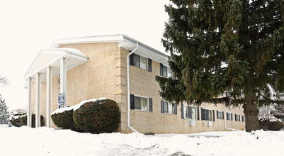 Presidential Court Apartments in Racine, WI - Foto de edificio - Building Photo