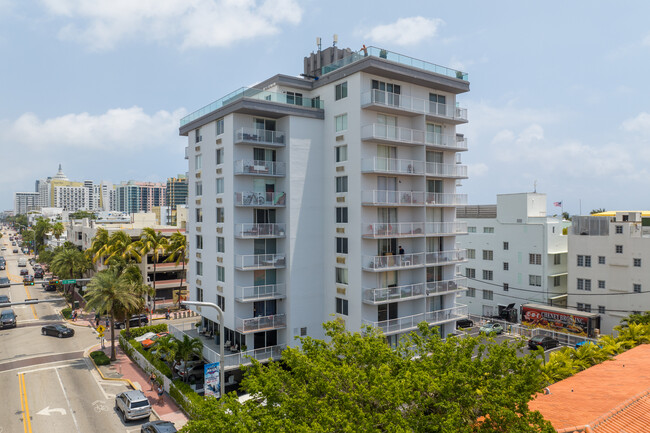 Islander Condominium in Miami Beach, FL - Building Photo - Building Photo