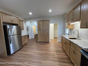 1064 Lincoln St in Dickson City, PA - Building Photo - Building Photo