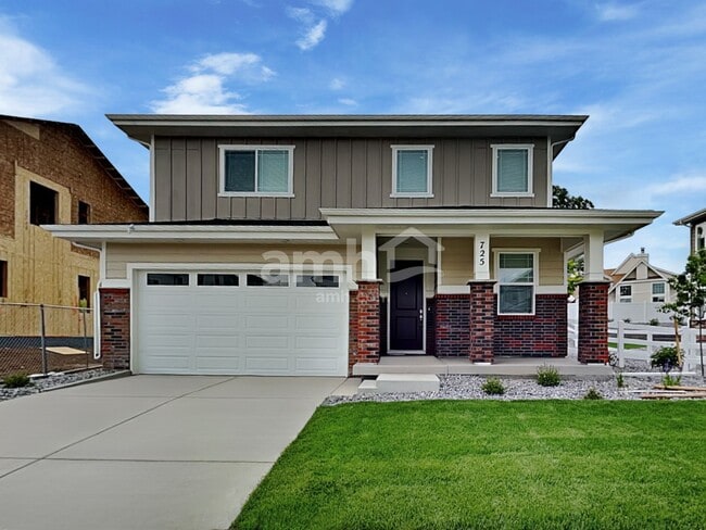 property at 725 S Oak St