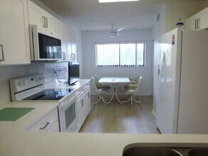 5550 Witney Dr in Delray Beach, FL - Building Photo - Building Photo