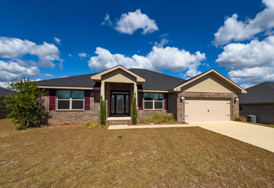 2049 Broad St in Crestview, FL - Building Photo