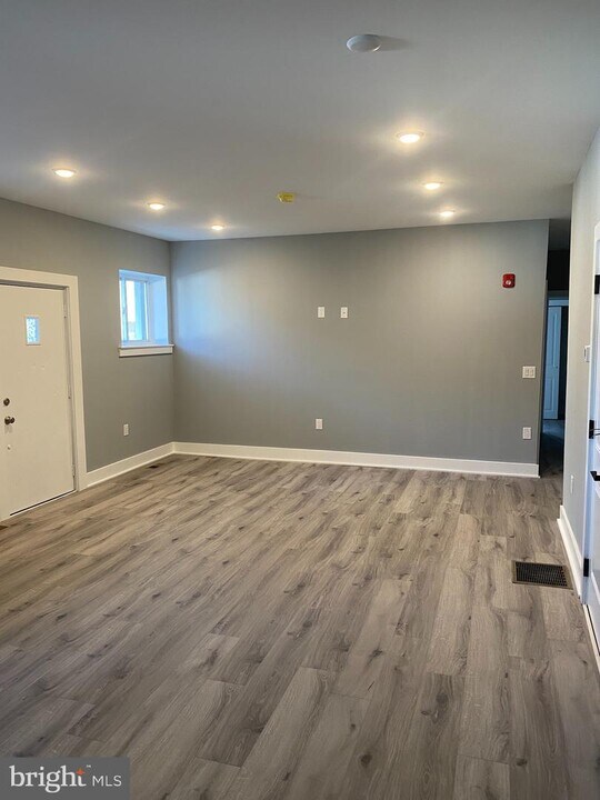 2700 Ash St Photo