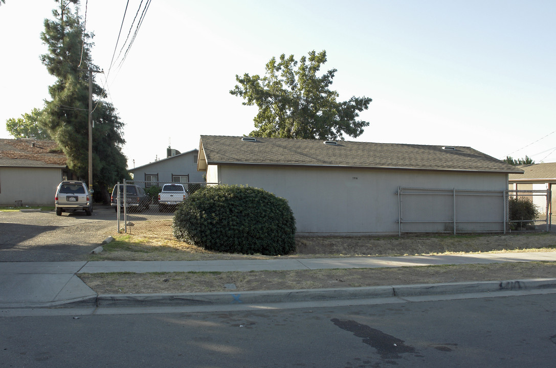 3904-3916 E Dwight Way in Fresno, CA - Building Photo