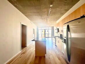 321 S Sangamon St, Unit 608 in Chicago, IL - Building Photo - Building Photo