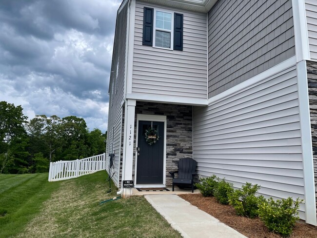1121 37th Ave Lane NE in Hickory, NC - Building Photo - Building Photo