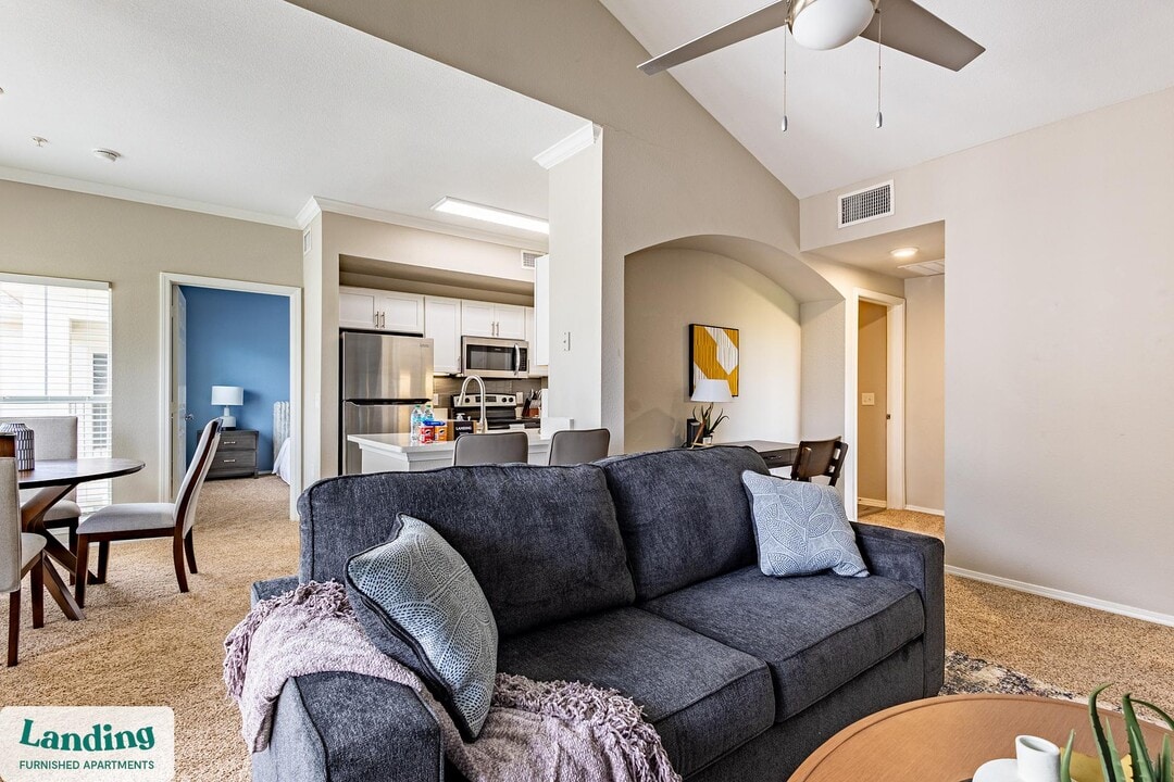 1799 FM 528 Rd in Webster, TX - Foto de edificio