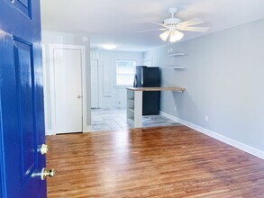 201 S Elm St in Greenville, NC - Building Photo - Building Photo
