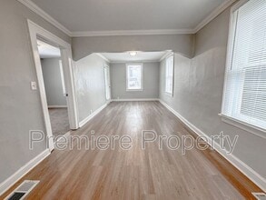 1537 S Willow Ave in Independence, MO - Building Photo - Building Photo