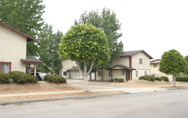 600-618 Claraday St in Glendora, CA - Foto de edificio