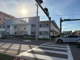 6890 Abbott Ave in Miami Beach, FL - Building Photo