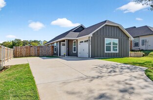 1016 Ray Dr in Denison, TX - Building Photo