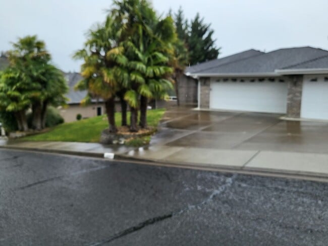 4449 Innsbruck Ridge in Medford, OR - Building Photo - Building Photo