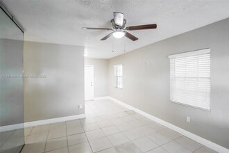16200 NW 17th Pl in Opa Locka, FL - Building Photo - Building Photo