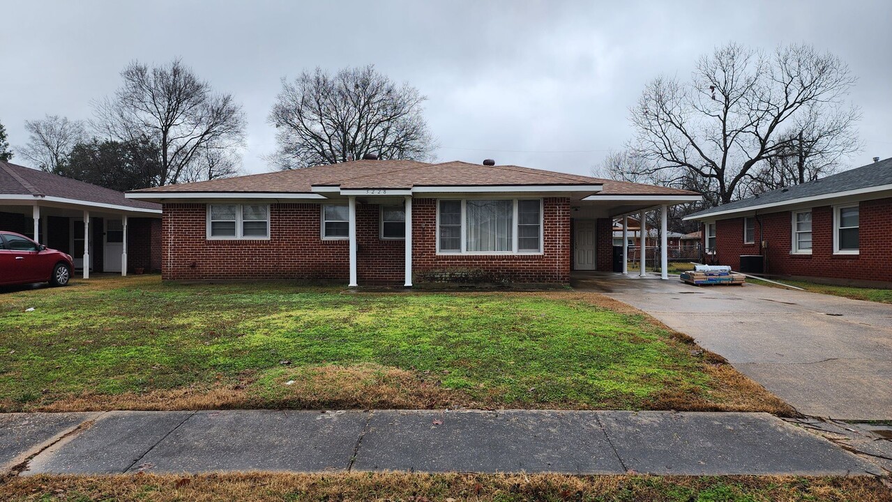 3228 Sarah St in Bossier City, LA - Building Photo